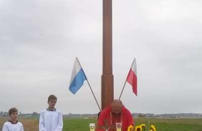 Poświęcenie krzyża w Wielowsi