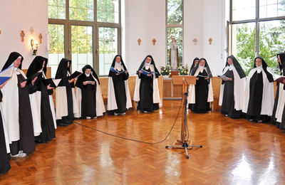 Konsekracja ołtarza u Sióstr Karmelitanek  