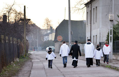 Pokój temu domowi czyli ksiądz po kolędzie  