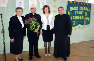 Ksiądz Profesor w szkole - Goliszew