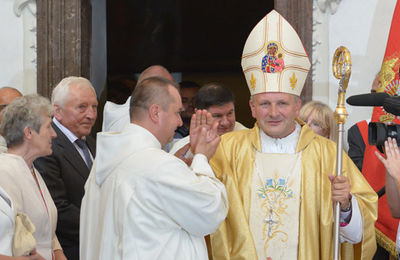 Wszystko jest na swoim miejscu - rozmowa z księdzem biskupem Łukaszem Buzunem OSPPE