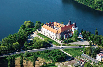 Klasztor i podziemne krypty