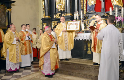 Biskup Edward konfratrem paulinów