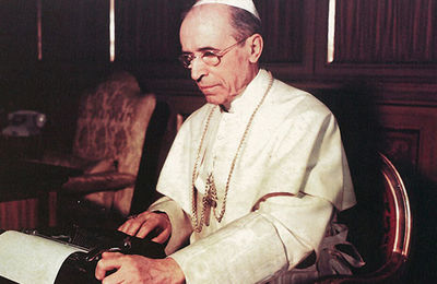 Papiestwo wobec Holocaustu