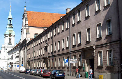 ??w pobożności i naukach wyzwolonych młodzież wychowują??