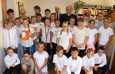 Biskup w bibliotece - Sieroszewice