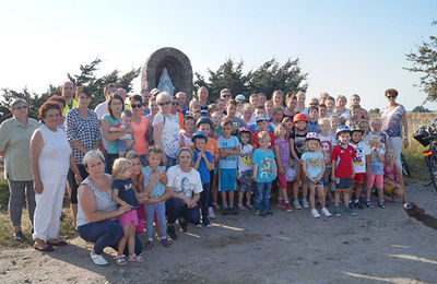 Szlakiem  maryjnych kapliczek
