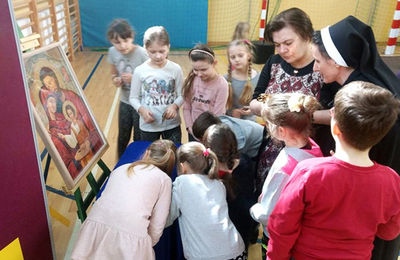 Z Jezusem ukrzyżowanym - Skalmierzyce.