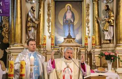Wprowadzenie relikwii Jana Pawła II w Kosmowie