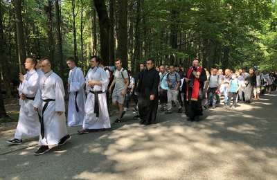 Słuchać Chrystusa  i Mu służyć