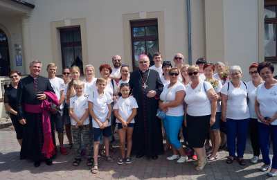 Rowerami z pokłonem do Matki Bożej