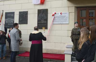 Pamięci młodzieży walczącej
