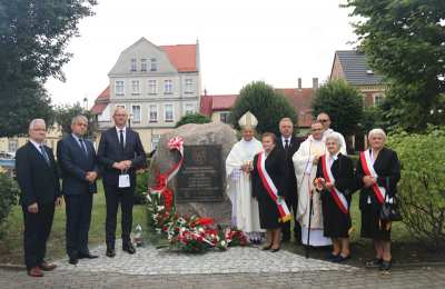 Obelisk na 100-lecie Cudu nad Wisłą