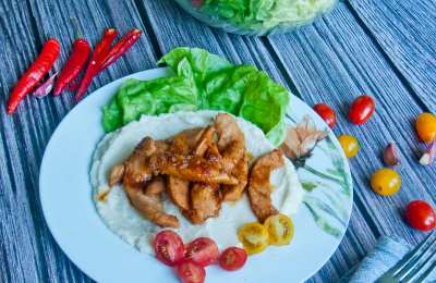 Puree z selera i pikantny kurczak