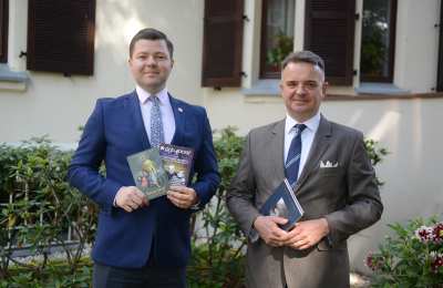 Tato bądź, prowadź i chroń