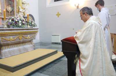 Adoracja przed Najświętszym Sakramentem