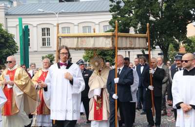 Klęknięcie przed Chrystusem traktujmy na serio