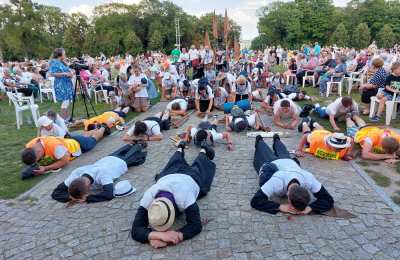 Oddali pokłon Maryi