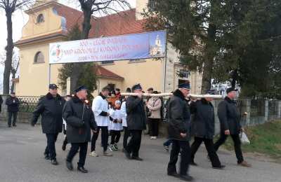 W krzyżu miłości nauka