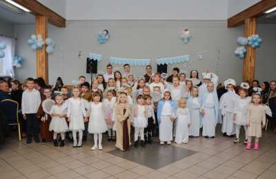 W strojach aniołów i świętych