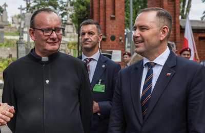 Z trybun do Belwederu