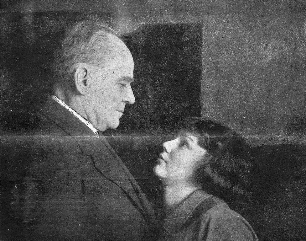 Stefan Żeromski z córką Moniką, ok. 1925 r.